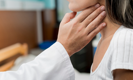 Y đức trong điều trị không chỉ dừng lại ở việc cứu sống người bệnh, mà còn phải thấu hiểu những lo lắng rất đời thường của họ.