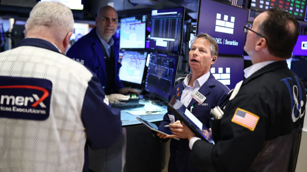 Chứng khoán toàn cầu “xanh rực”, giá dầu lao dốc khi chiến tranh Mỹ - Iran xuống thang