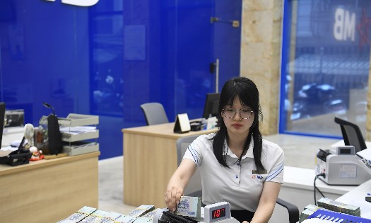 Lãi suất liên ngân hàng giảm sâu, tỷ giá USD/VND duy trì ổn định trong tuần từ 6 đến 10/7/2026.
