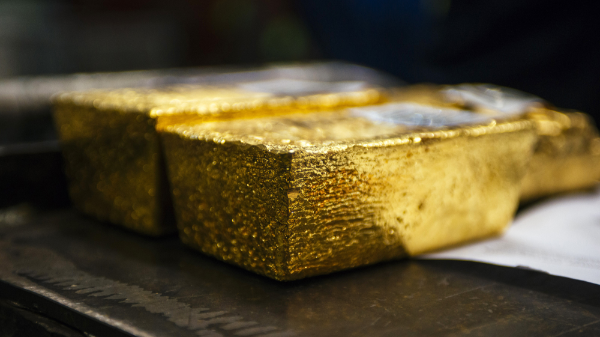 Giá vàng suy yếu nhanh về vùng 4.700 USD/oz, SPDR Gold Trust bán ròng