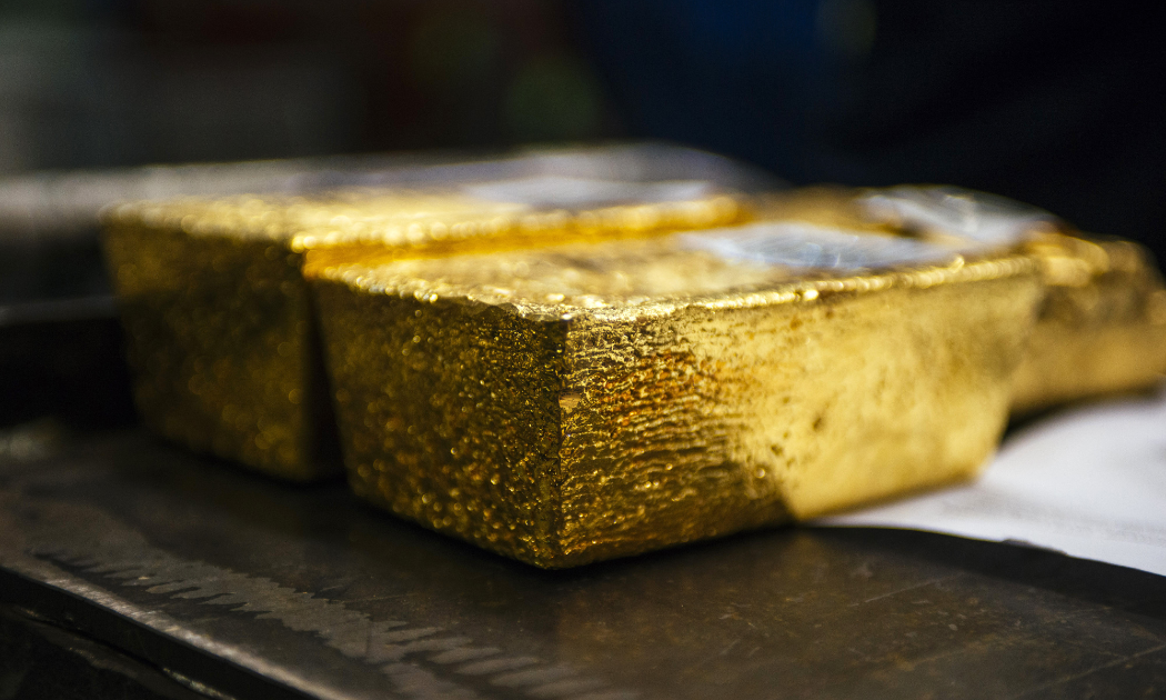 Giá vàng suy yếu nhanh về vùng 4.700 USD/oz, SPDR Gold Trust bán ròng