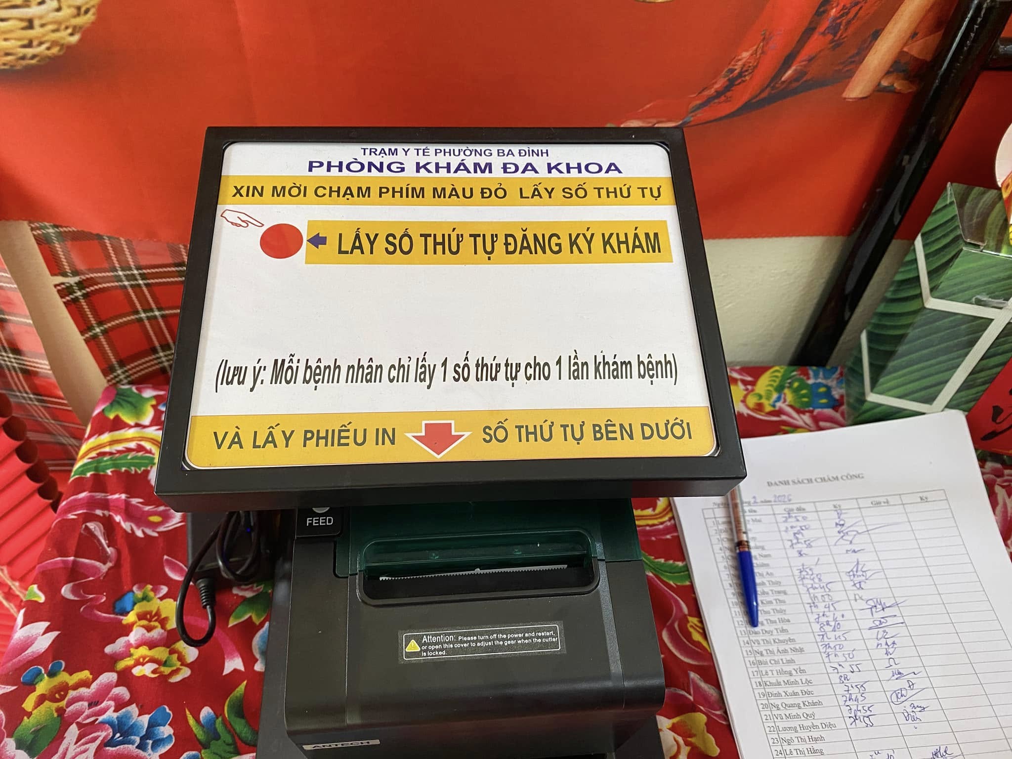Hiện nay, Hà Nội có 126 trạm y tế xã, phường với gần 8.000 nhân lực, trong đó có hơn 1.100 bác sĩ.