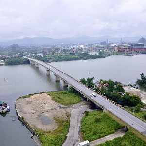 UBND tỉnh Quảng Ninh được giao là cơ quan chủ quản thực hiện dự án cải tạo, nâng cấp cầu Đá Bạc nối với Hải Phòng trên quốc lộ 10.