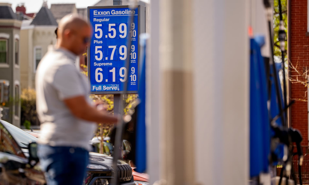 Dù Mỹ - Iran ngừng bắn, giá xăng và vé máy bay vẫn có thể giảm chậm