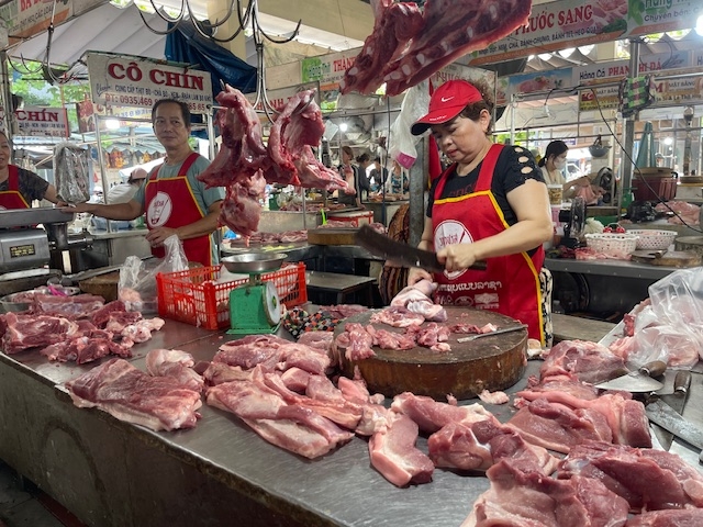 Quày bán thịt heo sạch Cô Chín, chợ An Hải Bắc.Ảnh Ngô Anh Văn