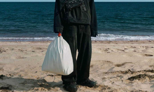 Tranh luận về chiếc túi xách kỳ quặc được gắn mác 