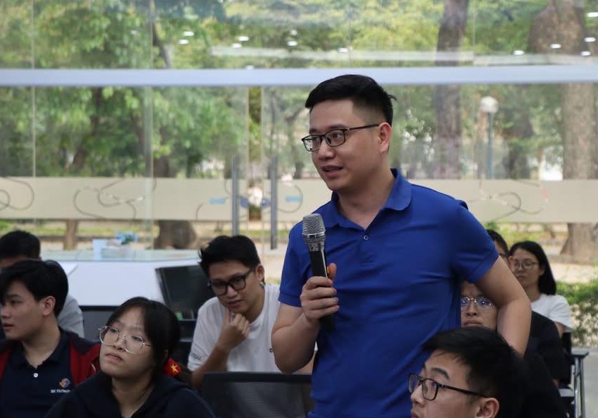 Với sự tham gia của sinh viên và những người quan tâm đến dữ liệu, tài chính, Fintech và ngân hàng, workshop “Phân tích dữ liệu trong ngành ngân hàng” đã mở ra một góc nhìn thực tế về vai trò của dữ liệu trong hệ sinh thái tài chính. 