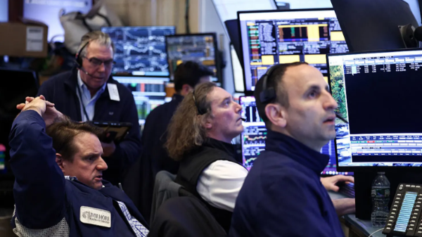 Chứng khoán Mỹ bùng nổ nhờ tin ngừng bắn, giá dầu lao dốc 16%