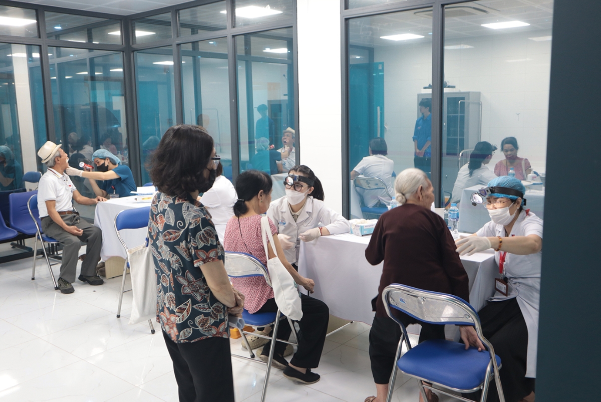 Bệnh viện E (Hà Nội) hỗ trợ chương trình khám bệnh, tư vấn sức khoẻ tại phường Nghĩa Đô