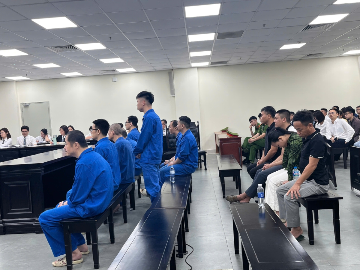 Các bị cáo tại phiên tòa xét xử sơ thẩm ngày 8/4.