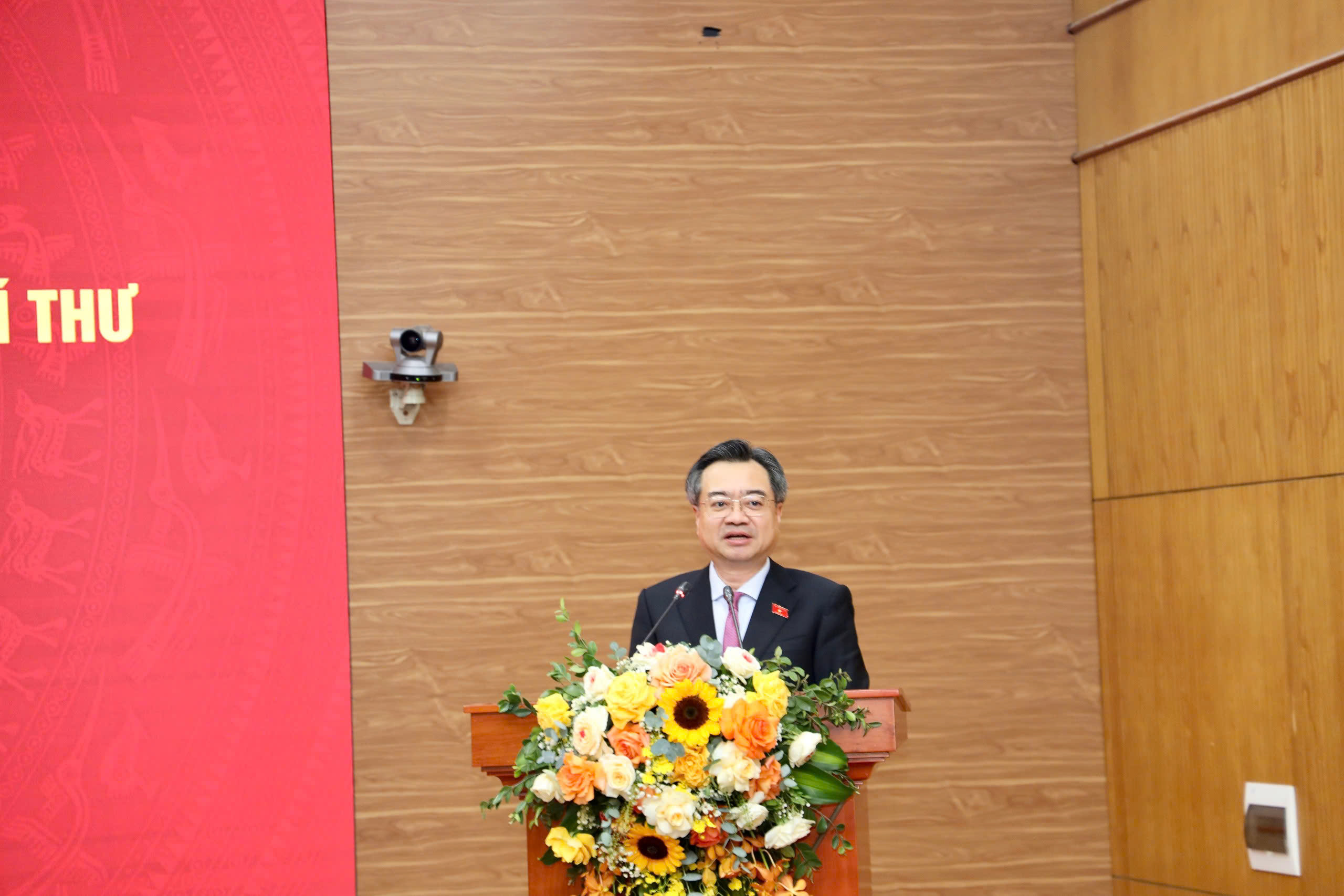 Đồng chí Nguyễn Thanh Nghị, Ủy viên Bộ Chính trị, Bí thư Trung ương Đảng, Trưởng Ban Chính sách, chiến lược Trung ương, phát biểu tại Hội nghị triển khai các Quyết định của Bộ Chính trị, Ban Bí thư về công tác cán bộ.