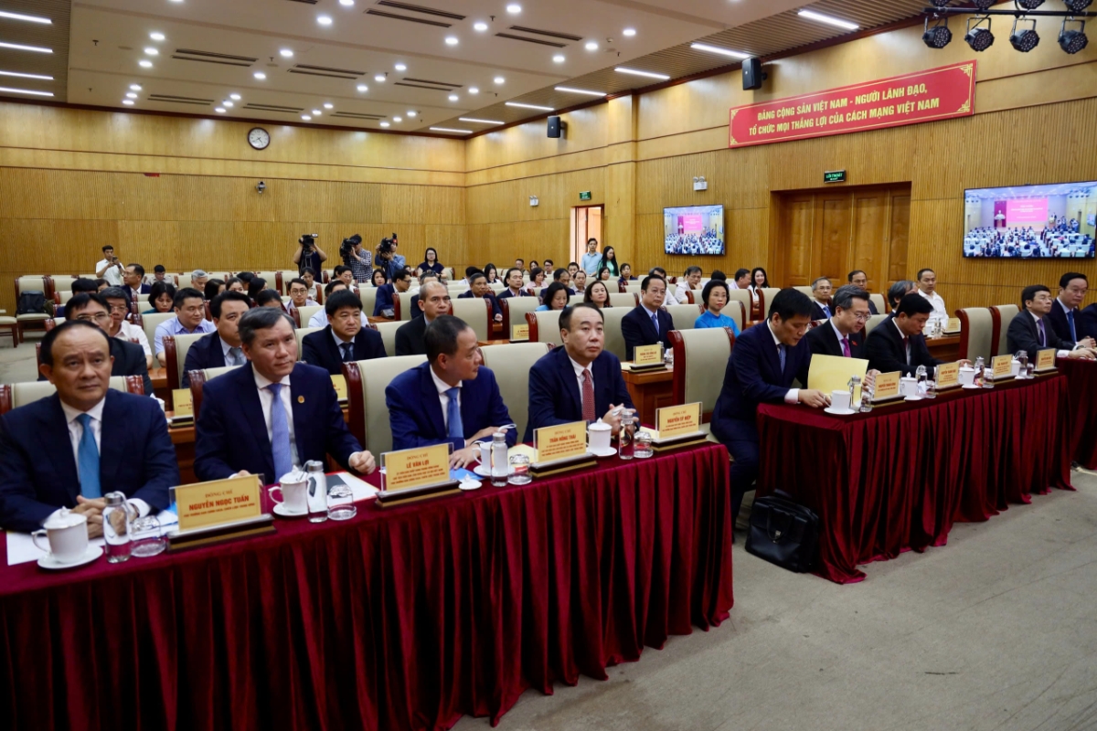 Các đại biểu tham dự&nbsp;Hội nghị triển khai các Quyết định của Bộ Chính trị, Ban Bí thư về công tác cán bộ.