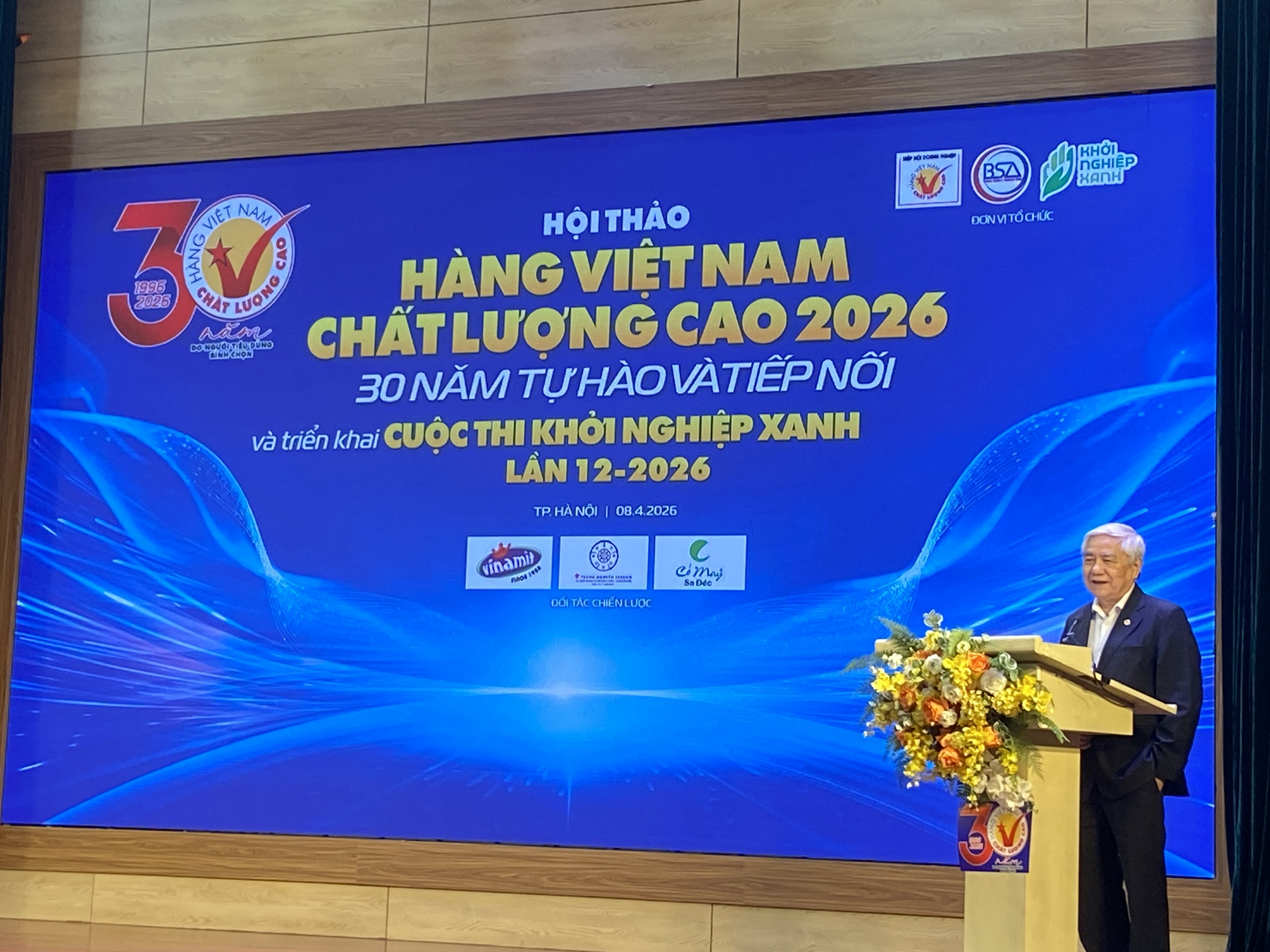 TS Nguyễn Quân, nguyên Bộ trưởng Bộ Khoa học và Công nghệ chia sẻ tại hội thảo.