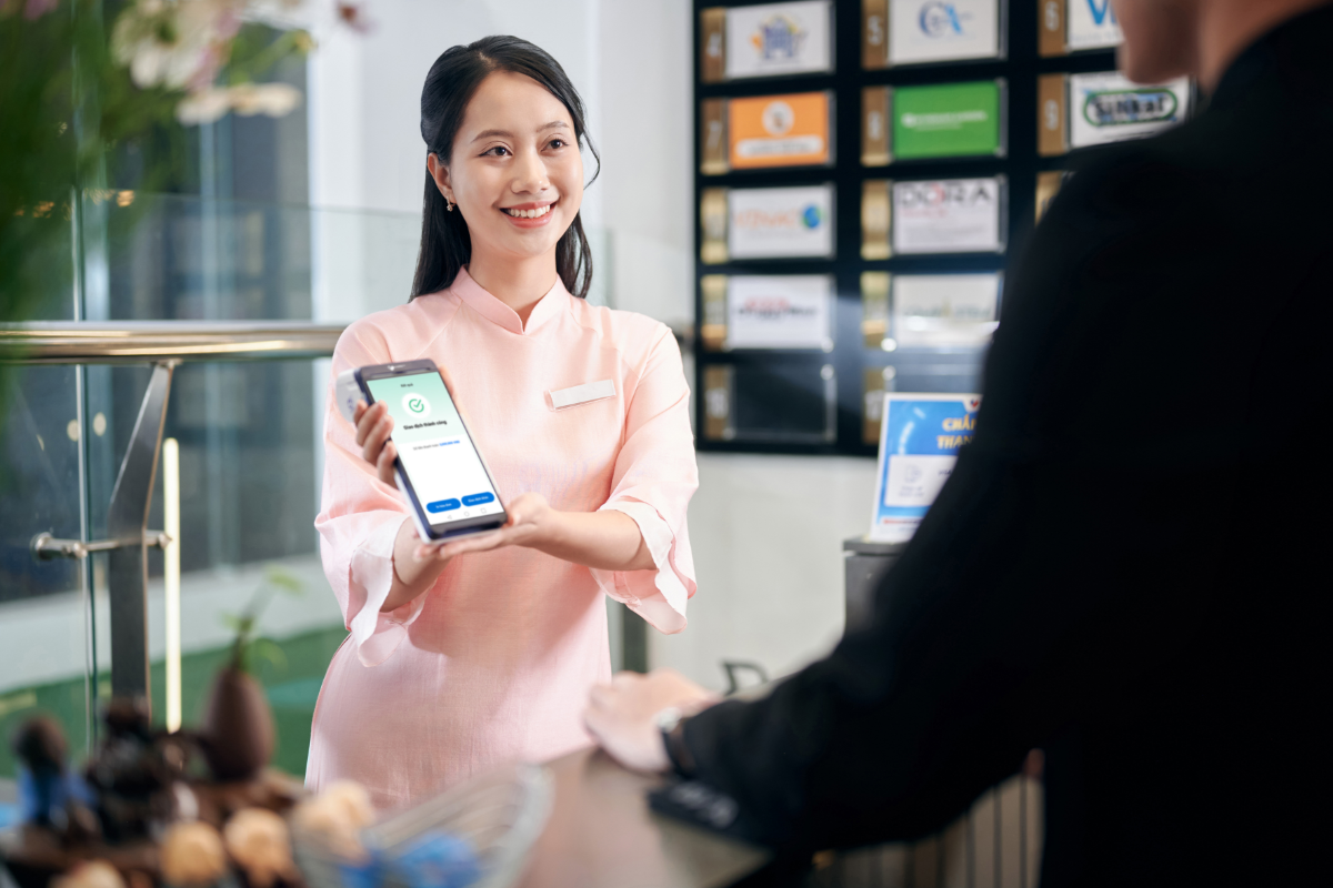 Hộ kinh doanh và doanh nghiệp có thể tổng hợp doanh thu, kê khai thuế chỉ với một thiết bị duy nhất. Ảnh: VNPAY.