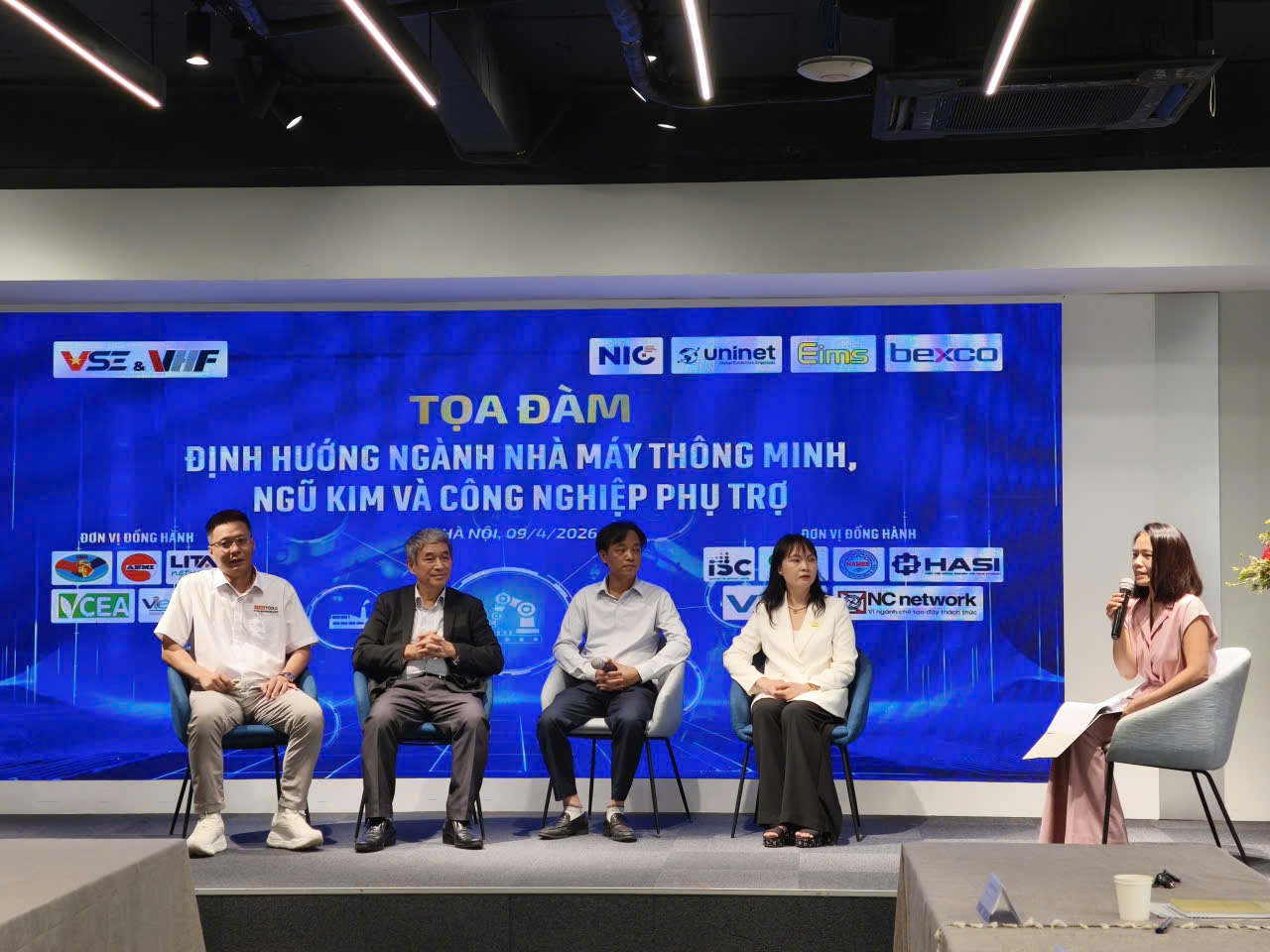 Đại diện các doanh nghiệp tham gia phiên tọa đàm.