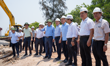 Thứ trưởng Bộ Nông nghiệp và Môi trường Nguyễn Hoàng Hiệp đi kiểm tra các công trình, dự án do Bộ đầu tư trên địa bàn thành phố Huế