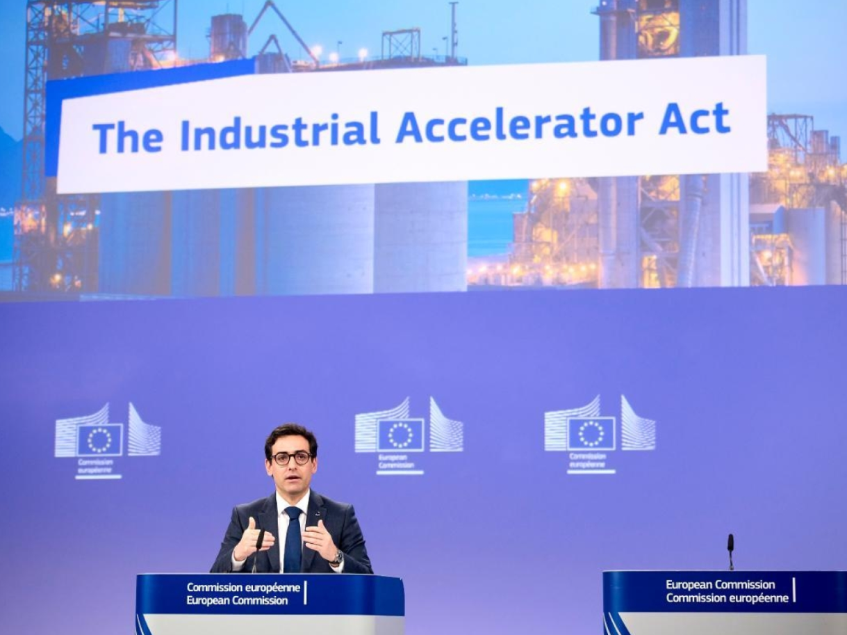 Đạo luật Tăng tốc Công nghiệp (IAA) đề xuất vào đầu tháng 3/2026 của Liên minh châu Âu được kỳ vọng tạo động lực mới cho quá trình khử carbon trong các ngành công nghiệp nặng như thép, xi măng và nhôm. Nguồn ảnh: Renewable Matter EU.