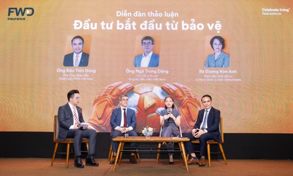 (Từ phải qua) Ông Đậu Tiến Dũng - Phó Tổng Giám đốc Chiến lược FWD Việt Nam, bà Dương Kim Anh - Giám đốc Khối đầu tư, Công ty Quản lý Quỹ Vietcombank, và ông Ngô Trung Dũng - Phó Tổng Thư ký Hiệp hội Bảo hiểm Việt Nam cùng thảo luận về chủ đề “Đầu tư bắt đầu từ bảo vệ”.