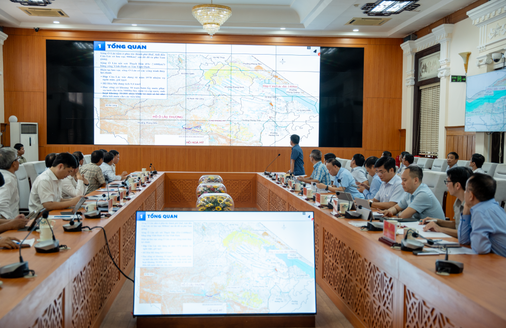 Đơn vị tư vấn trình bày báo cáo tổng quan dự án Hồ Ô Lâu Thượng