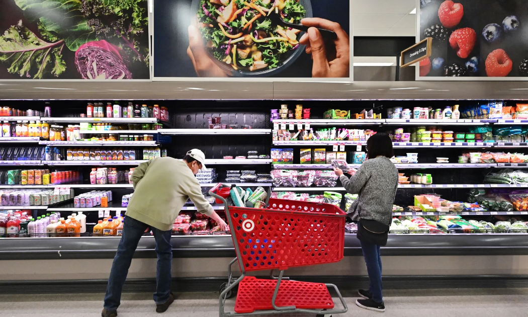 Lạm phát ở Mỹ cao dai dẳng, Fed khó hạ lãi suất