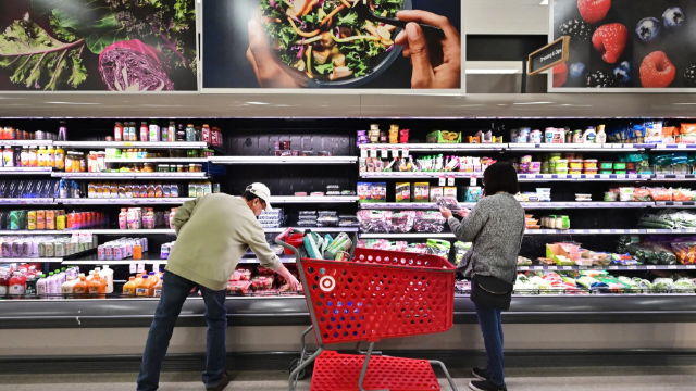 Lạm phát ở Mỹ cao dai dẳng, Fed khó hạ lãi suất