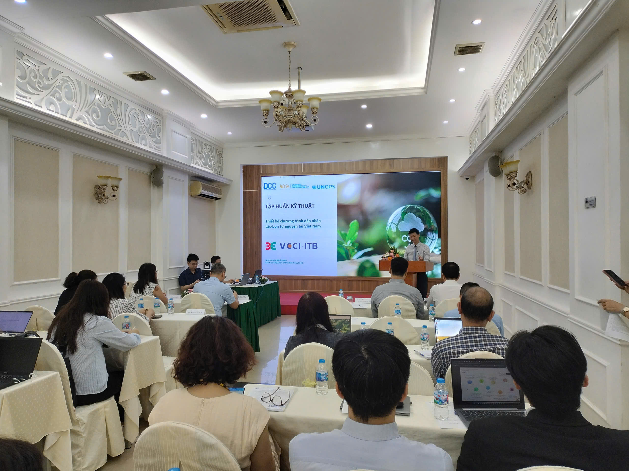Các thị trường quốc tế lớn như EU, Hoa Kỳ, Nhật Bản đang thiết lập các hàng rào kỹ thuật mới dựa trên dấu chân carbon của sản phẩm. Ảnh: Tùng Dương