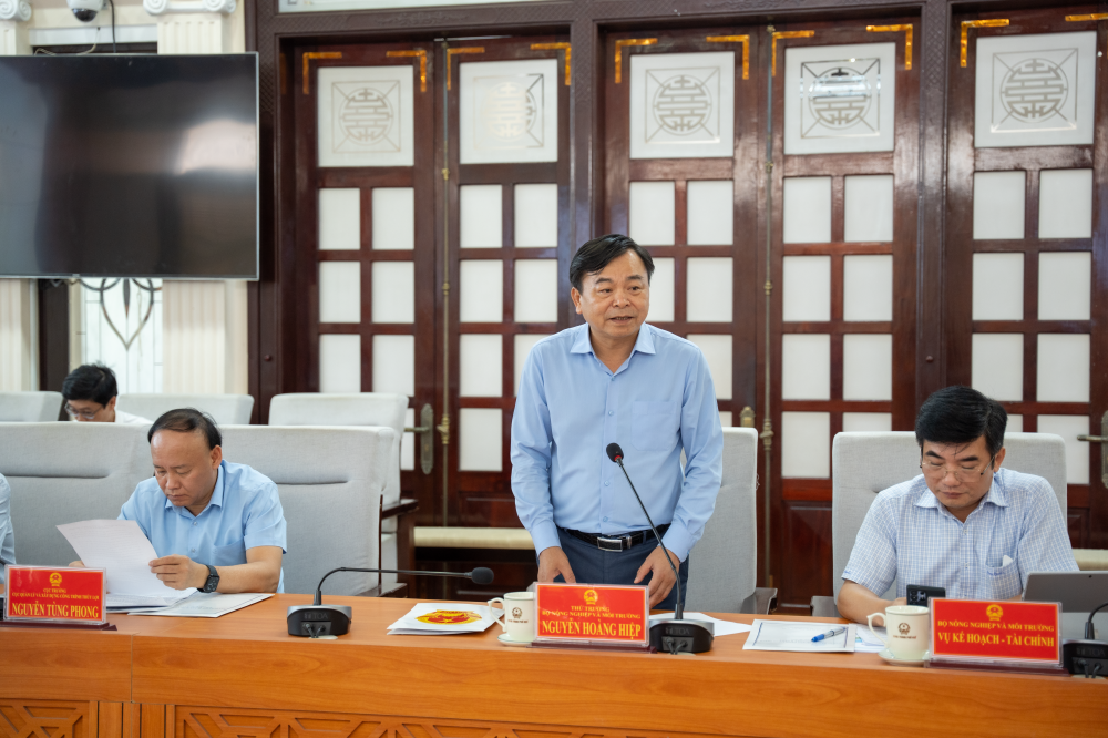 Thứ trưởng Nguyễn Hoàng Hiệp phát biểu tại buổi làm việc