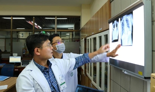 Bộ Y tế hướng dẫn xếp lương bác sĩ từ năm 2026