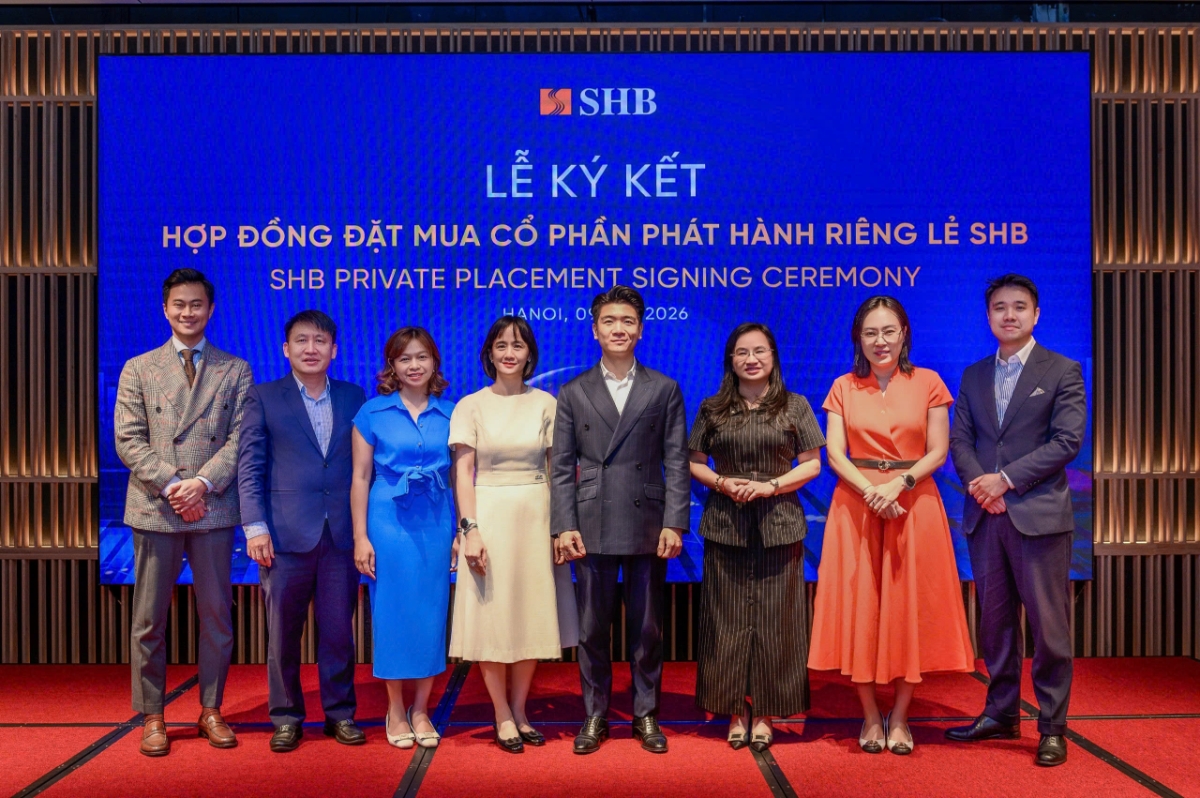 VinaCapital, Dragon Capital, KIM… nhiều quỹ lớn tại buổi lễ ký hợp đồng đặt mua cổ phần phát hành riêng lẻ SHB. Ảnh: SHB.