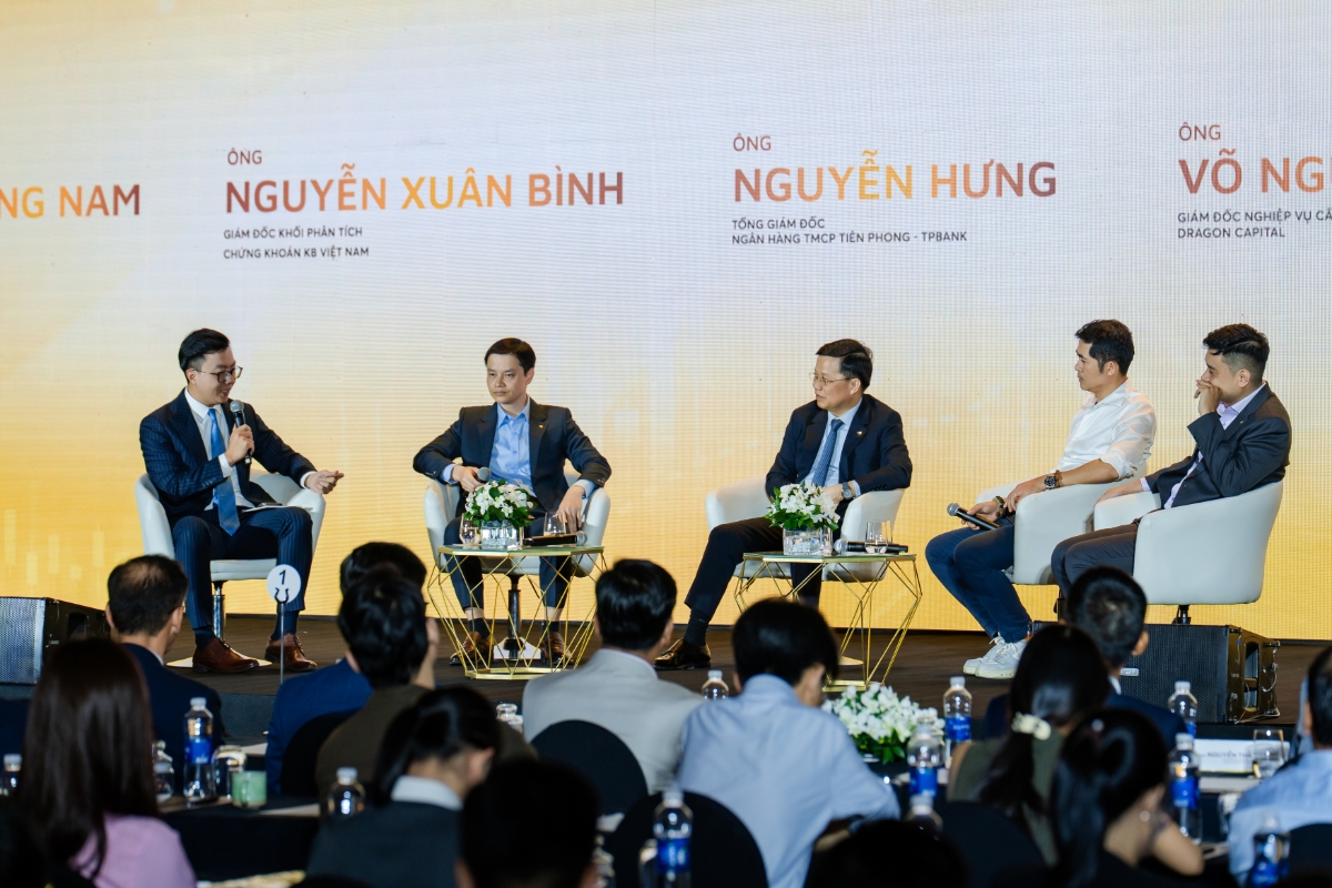 Các chuyên gia thảo luận tại hội thảo