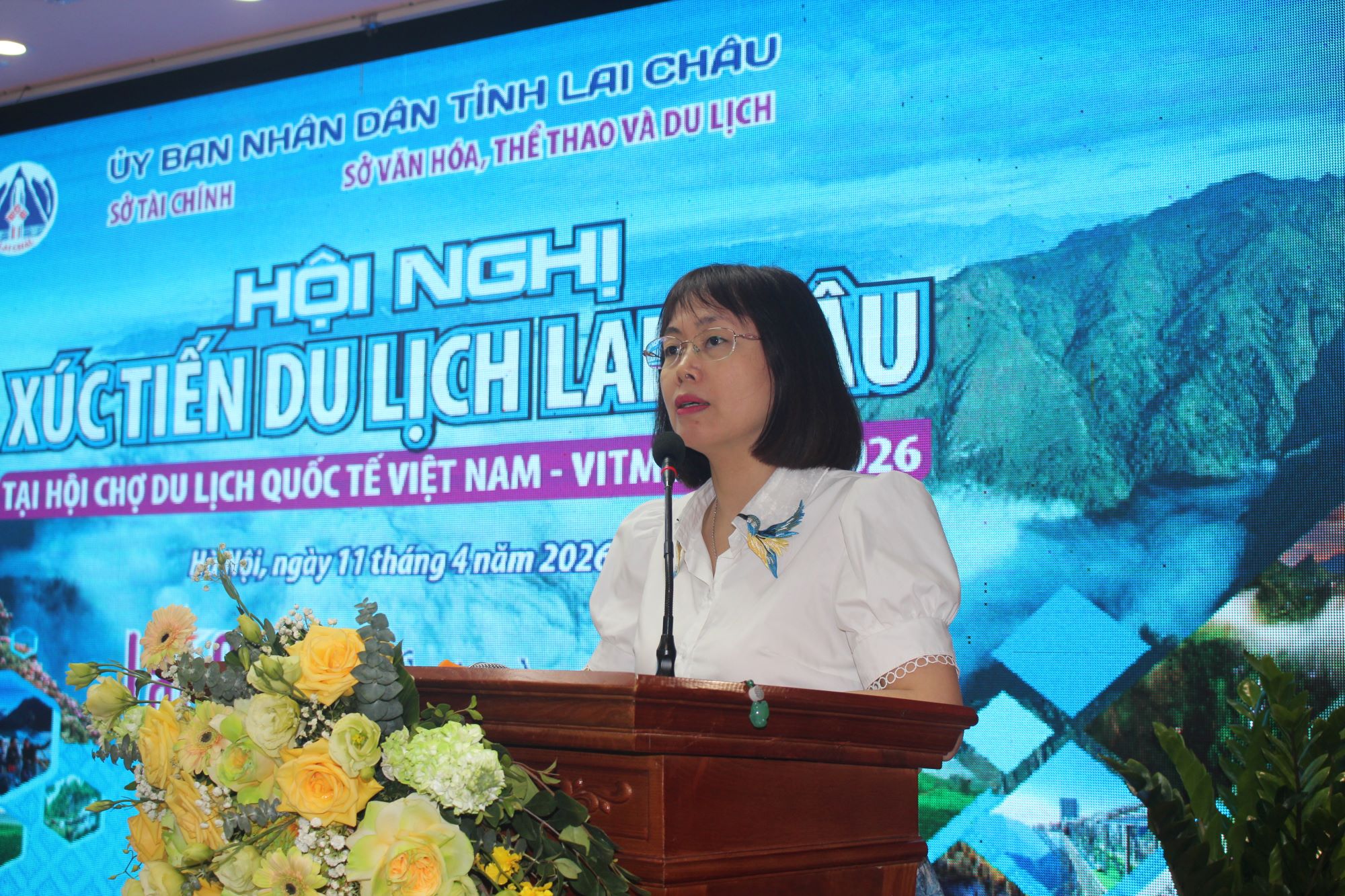 Bà Nguyễn Thị Hoa Mai: "Xu hướng du lịch hiện nay là “sống chậm, sống chạm”, đòi hỏi khai thác sâu tri thức bản địa, câu chuyện văn hóa, ẩm thực và nghề truyền thống để tạo nên sản phẩm khác biệt, hấp dẫn du khách". Ảnh: Chu Khôi.