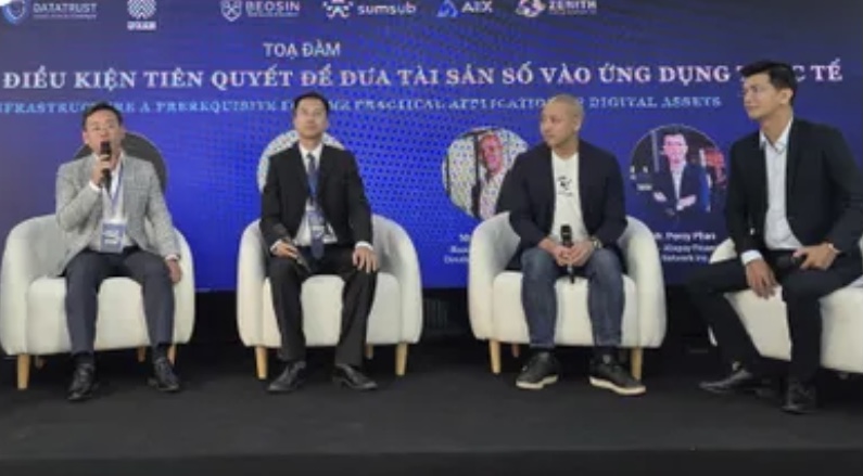 Các chuyên gia chia sẻ tại buổi ra mắt Nền tảng DataX tại Đà Nẵng.