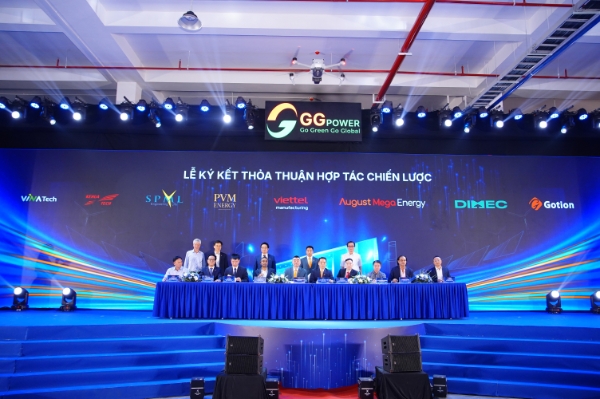 Trong
khuôn khổ sự kiện, GG Power tiến hành ký kết hợp tác chiến lược với các
đối tác công nghệ phụ trợ, khách hàng quốc tế và nhà phân phối để phát triển
mạng lưới trên cả nước.