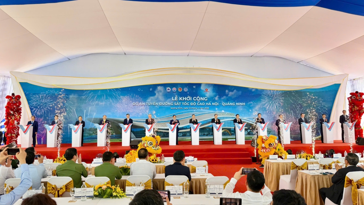 Ủy viên Bộ Chính trị, Thủ tướng Chính phủ Lê Minh Hưng cùng các đồng chí lãnh đạo, nguyên lãnh đạo Đảng, Nhà nước khởi công dự án đường sắt tốc độ cao Hà Nội - Quảng Ninh.

