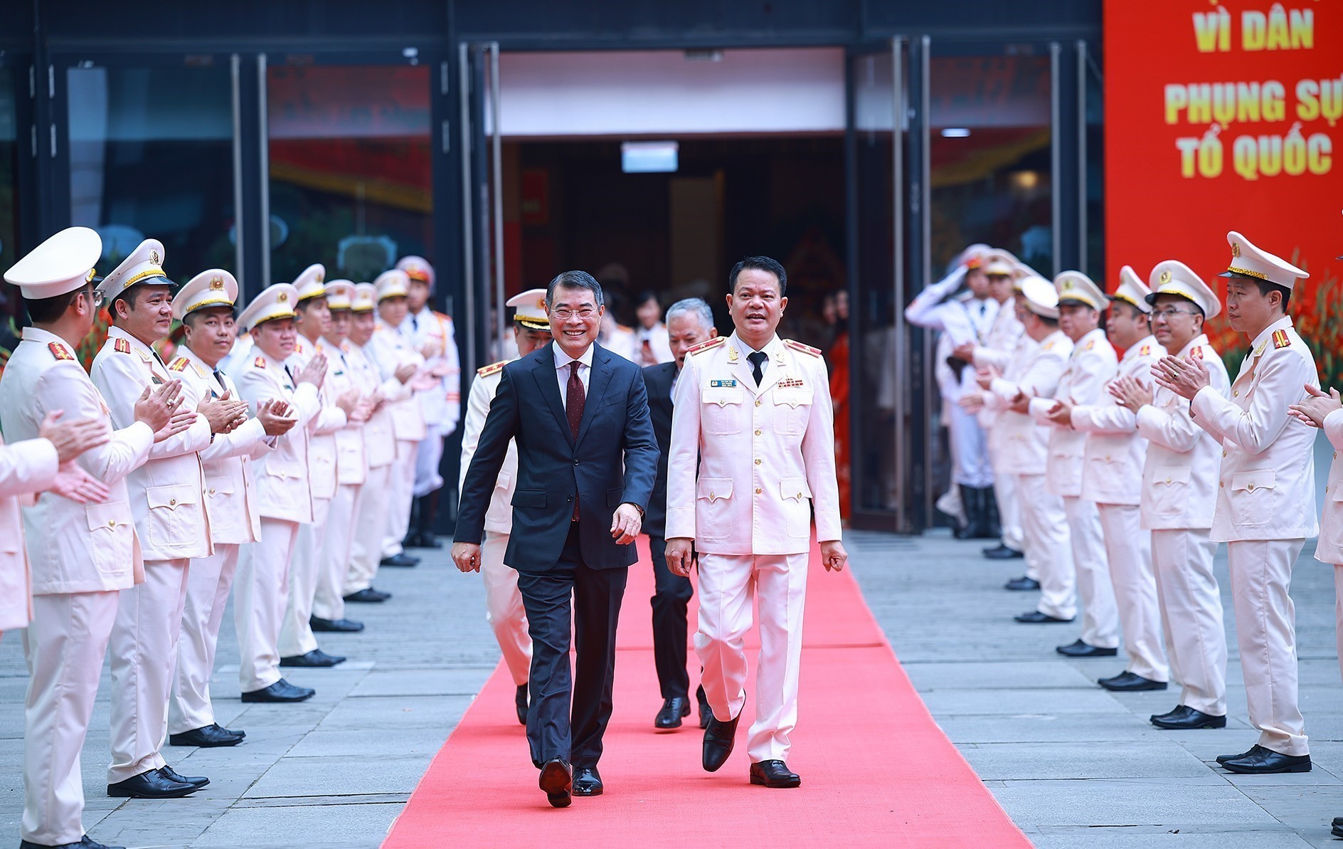 Thủ tướng Lê Minh Hưng dự Lễ kỷ niệm 80 năm Ngày truyền thống lực lượng Cảnh sát Quản lý hành chính về trật tự xã hội. Ảnh: TTXVN