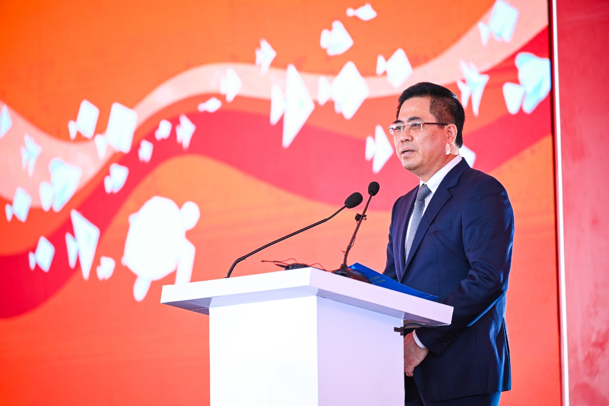 Ông Nguyễn Hoàng Giang - Ủy viên Trung ương Đảng, Phó Bí thư Tỉnh ủy, Chủ tịch UBND tỉnh Quảng Ngãi phát biểu tại sự kiện. Ảnh:&nbsp;NHSLAND.