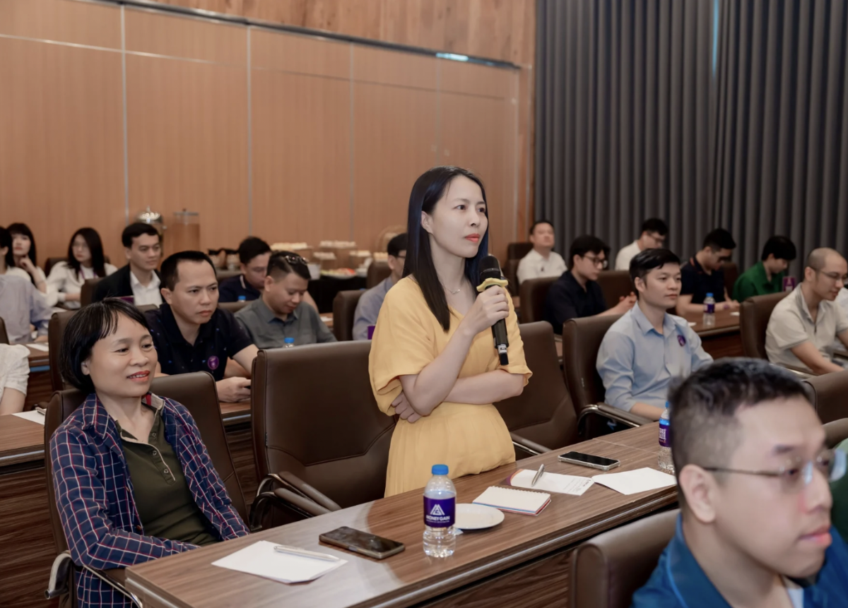 &nbsp; &nbsp; &nbsp; &nbsp; &nbsp; &nbsp; &nbsp; &nbsp; &nbsp; &nbsp; &nbsp; &nbsp; &nbsp; &nbsp; &nbsp; &nbsp; &nbsp; &nbsp; &nbsp; &nbsp; &nbsp; &nbsp; &nbsp; &nbsp; &nbsp; &nbsp; &nbsp; &nbsp; &nbsp; &nbsp; &nbsp; &nbsp; &nbsp; &nbsp; Nhà đầu tư đặt câu hỏi tại sự kiện.&nbsp;