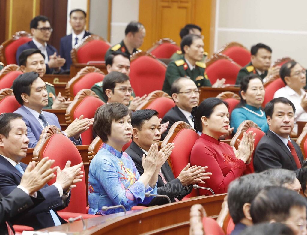 Các đại biểu tham dự Hội nghị công bố Quyết định của Bộ Chính trị về công tác cán bộ. Ảnh: TTXVN