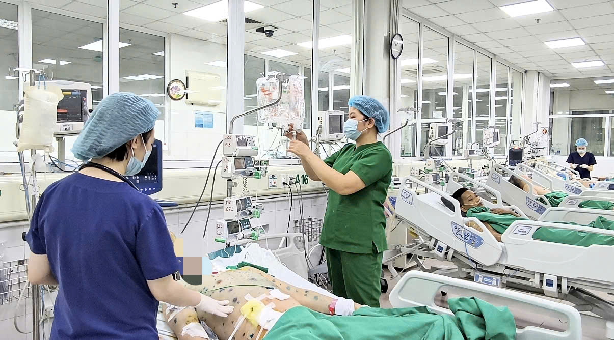 Bệnh viện Bệnh Nhiệt đới Trung ương liên tiếp tiếp nhận và điều trị nhiều trường hợp người trưởng thành mắc thủy đậu rơi vào tình trạng nguy kịch.&nbsp;