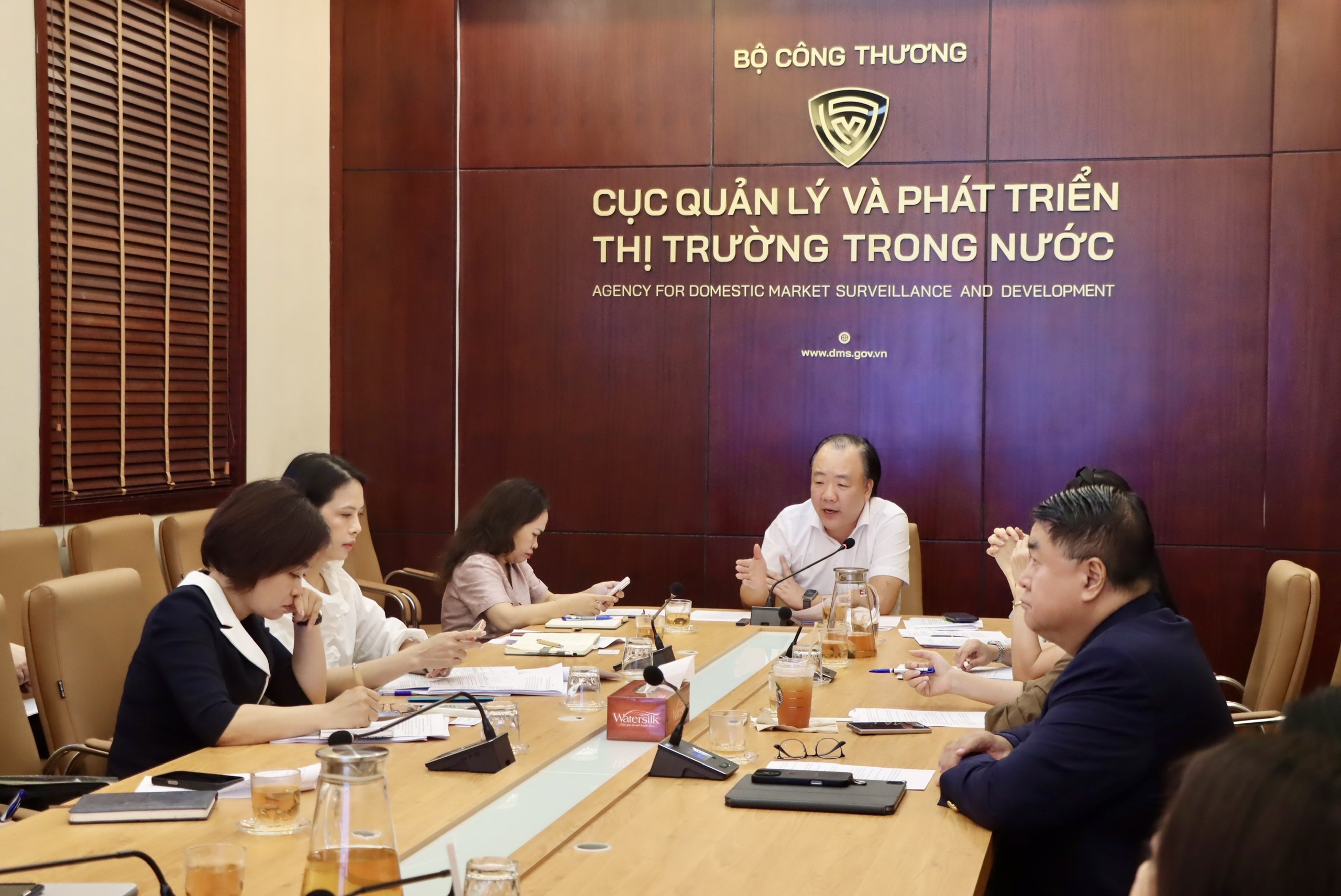 Ông Trần Hữu Linh, Cục trưởng Cục Quản lý và Phát triển thị trường trong nước phát biểu tại hội thảo.