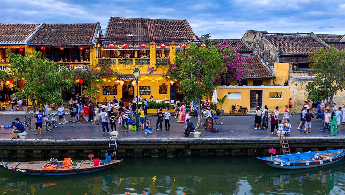 Huế, Đà Nẵng, Hội An hay Nha Trang đóng vai trò 