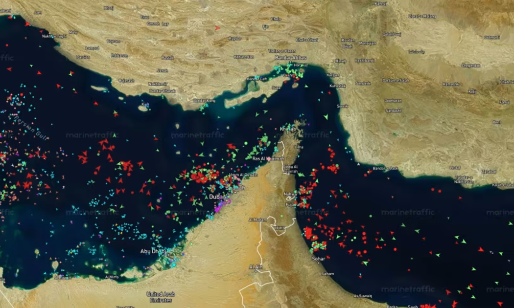 Tàu thuyền trong và quanh eo biển Hormuz ngày 10/4/2026 - Ảnh: MarineTraffic.