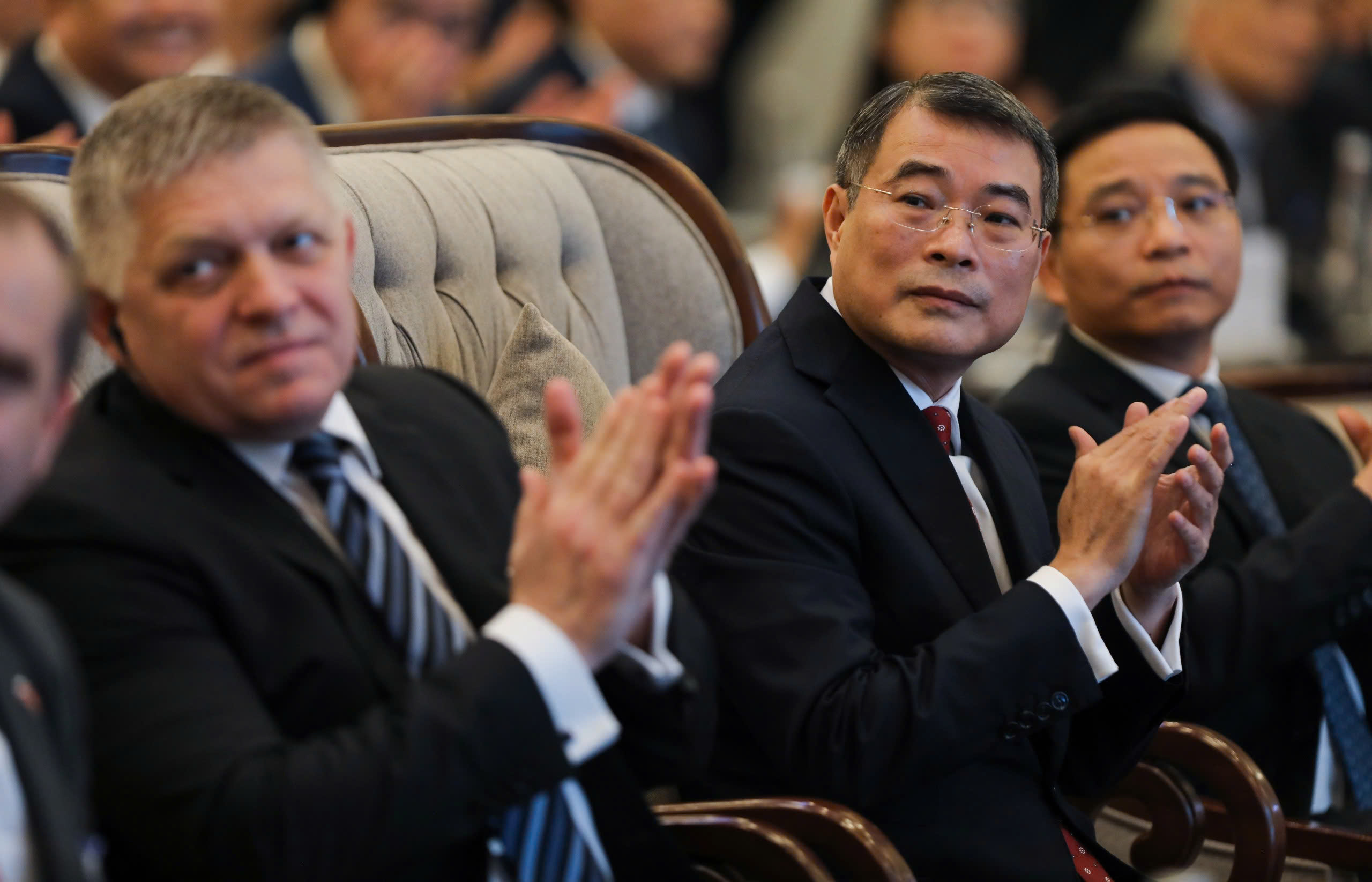 Thủ tướng Chính phủ Việt Nam Lê Minh Hưng và Thủ tướng Cộng hòa Slovakia Robert Fico tại Diễn đàn. (Ảnh : Việt Dũng)