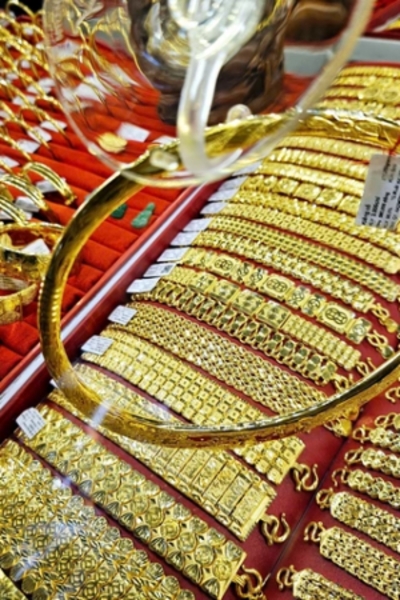 Gold prices in Vietnam continue downward trend