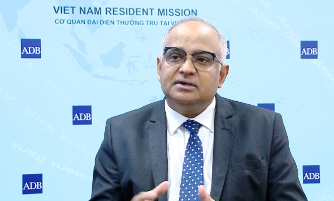 ADB's expert: Reforms on key sectors will help Vietnam sustain strong growth momentum