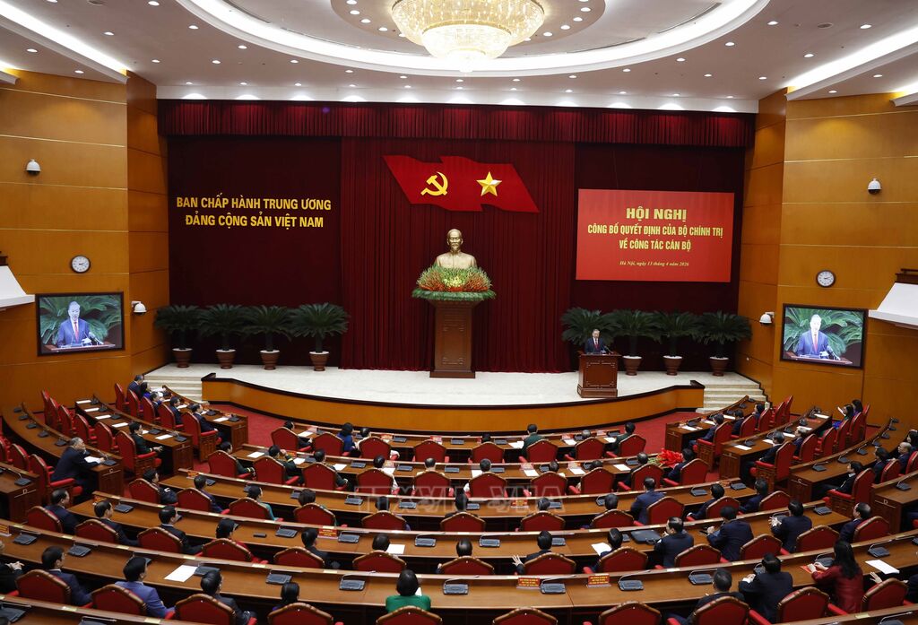 Tổng Bí thư, Chủ tịch nước Tô Lâm phát biểu chỉ đạo Hội nghị công bố Quyết định của Bộ Chính trị về công tác cán bộ. Ảnh: TTXVN