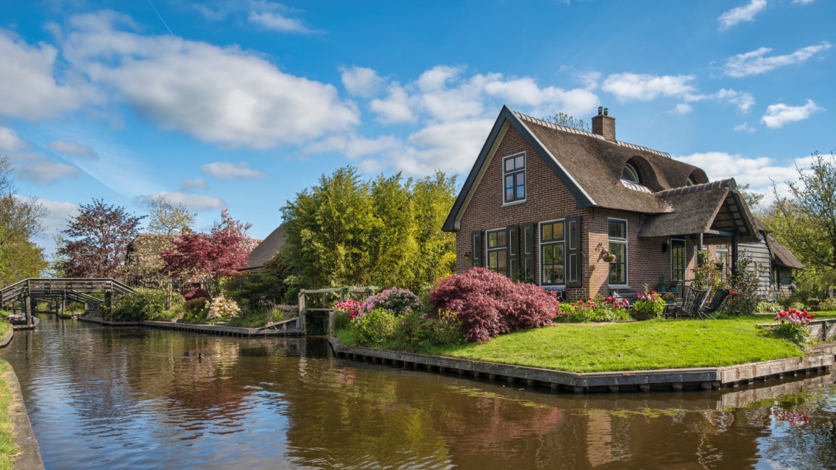 Một căn biệt thự tại “ngôi làng không đường” Giethoorn. Ảnh: Internet.