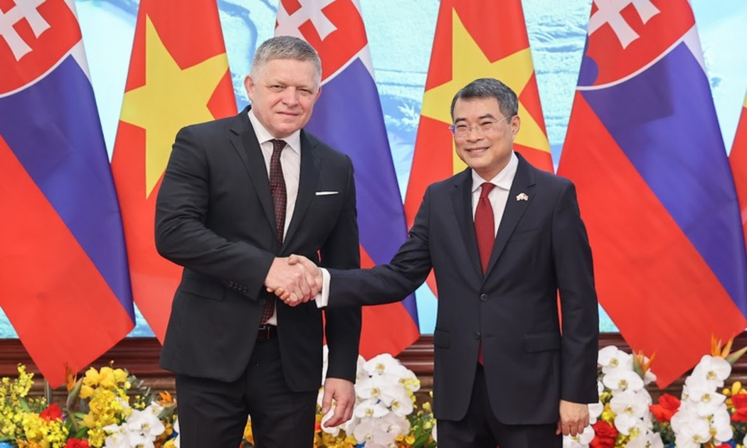Thủ tướng Chính phủ Lê Minh Hưng chào mừng Thủ tướng Robert Fico thăm lại Việt Nam - Ảnh: VGP