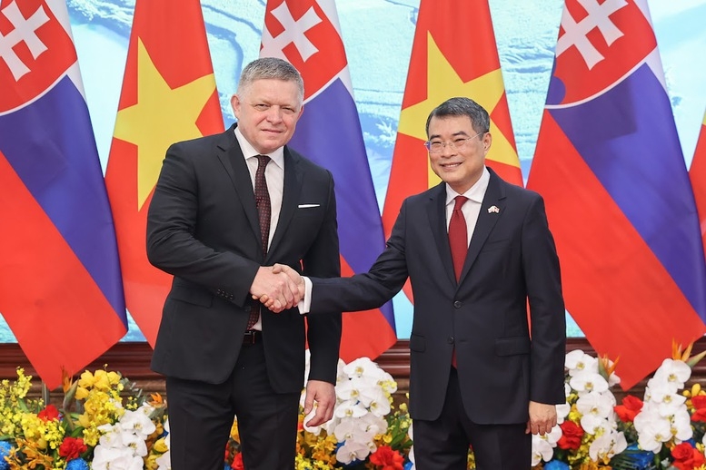 Thủ tướng Chính phủ Lê Minh Hưng chào mừng Thủ tướng Robert Fico thăm lại Việt Nam - Ảnh: VGP
