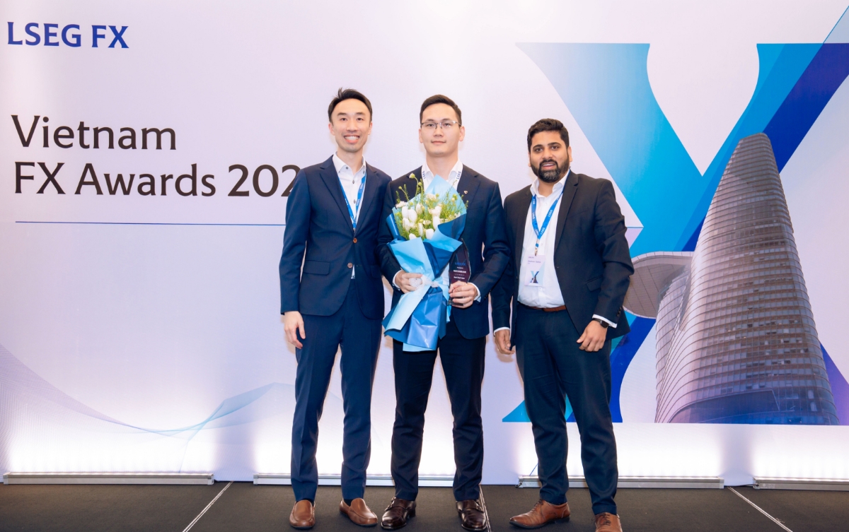 Đại diện Vietcombank nhận giải thưởng tại Lễ trao giải Vietnam FX Awards 2026. Ảnh:&nbsp;Vietcombank.